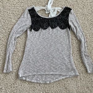 Lace detailed thin sweater top